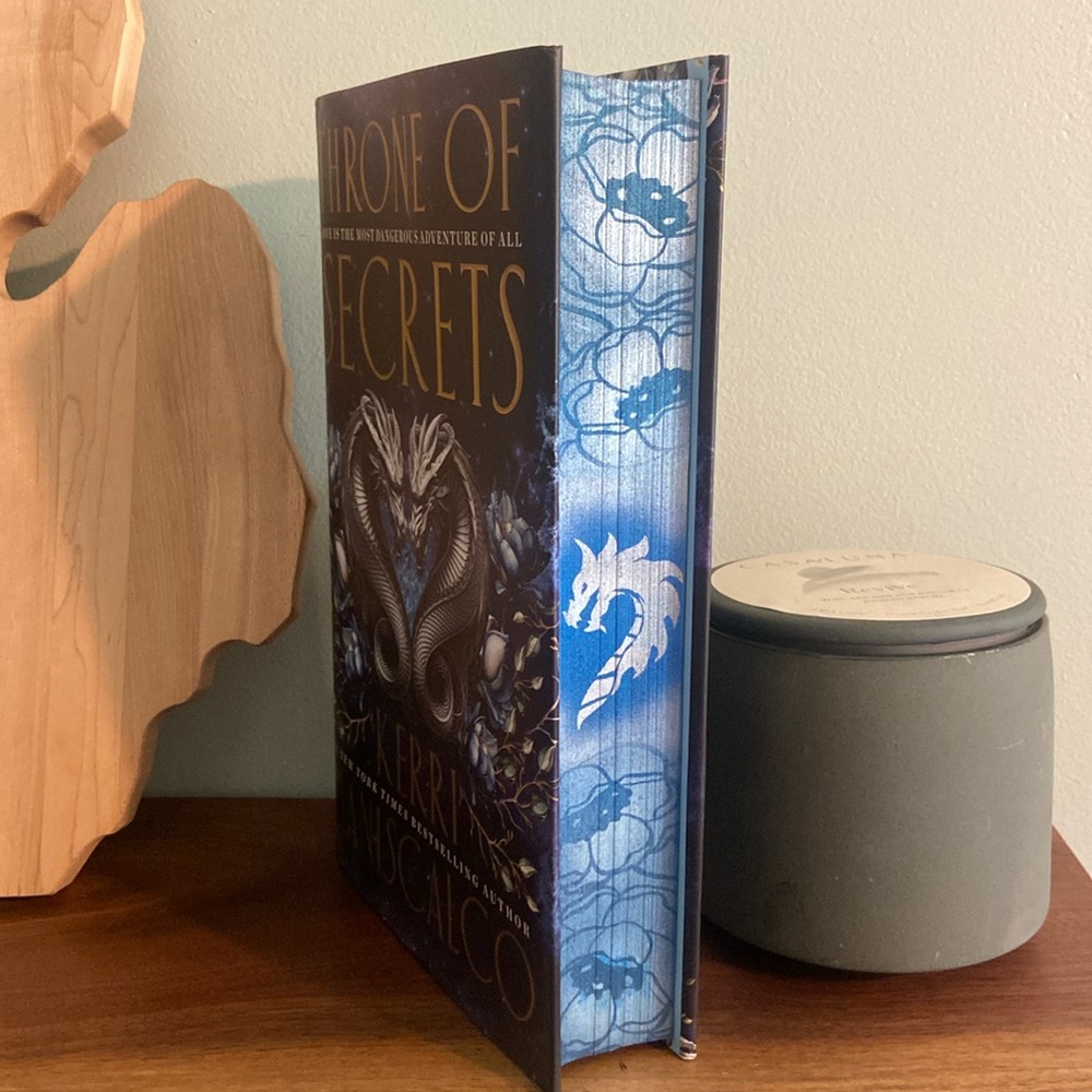 Throne of Secrets - custom sprayed edges